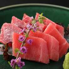 Seared Medium Fatty Tuna (Chuutoro) Sashimi