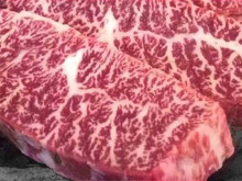 Thickly-cut wagyu beef premium skirt steak
