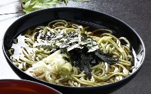 Tea-flavored buckwheat noodles