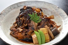 Kabutoni (simmered fish head)