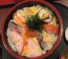 Chirashi sushi