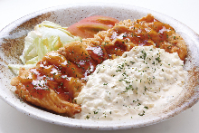 Fried chicken with vinegar and tartar sauce