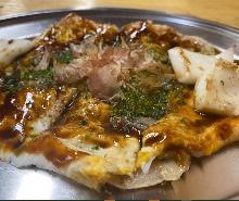 Tonpei-yaki (stir-fried cabbage and meat topped with egg)