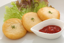 Crunchy fried rice cake and cheese