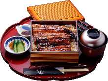 Eel served over rice in a lacquered box