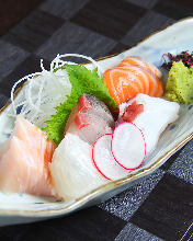 Assorted sashimi