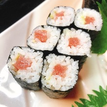 Tuna sushi rolls