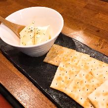 Cream cheese with crackers