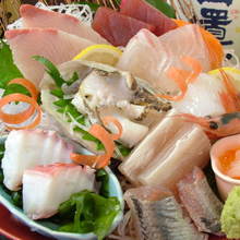 Assorted sashimi