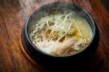 Seolleongtang soup