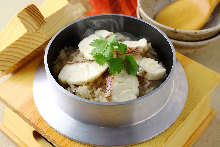 Sea bream Kamameshi (pot rice)