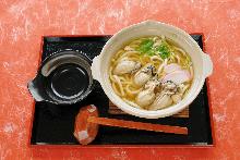 Wheat noodles boiled in a ceramic pot