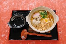 Wheat noodles boiled in a ceramic pot