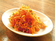 Grated carrot salad