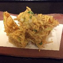 Mixed tempura of surf clam adductor muscle and sakura shrimp