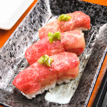 Seared beef sushi