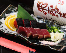 Straw-seared skipjack tuna