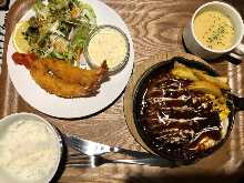 Hamburg steak and deep-fried breaded prawn