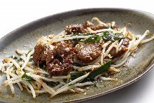 Stir-fried liver and garlic chives