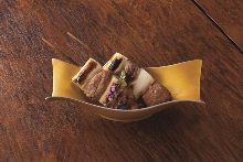 Grilled tuna and Japanese leek skewers