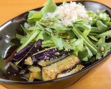 Deep-fried eggplant topped with lots of garland chrysanthemums