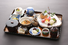 1,980 JPY Set (8 Items) 1,980 JPY Set (8 Items)