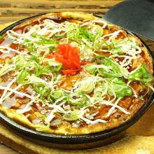 Tonpei-yaki (stir-fried cabbage and meat topped with egg)