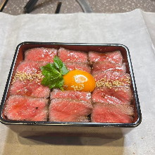 "Uses A4 or higher brand beef" Specially selected Japanese black beef mabushi