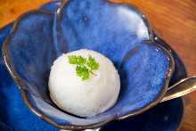 塩バニラのアイスクリーム