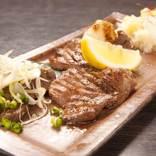 牛タンの網焼き