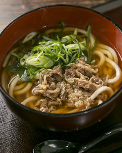 牛肉のうどん（温）