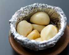 にんにくの丸揚げ