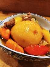 男爵芋でごろっと野菜の牛カルビ肉じゃが