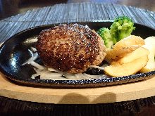 県産和牛とあぐぅー豚のハンバーグ