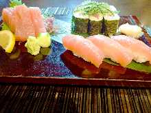 沖縄近海生マグロづくし（刺身・握り・鉄火）