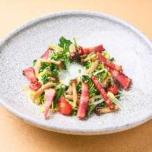 炙りベーコンと煎りキノコの和風サラダ ～半熟卵ドレッシング〜