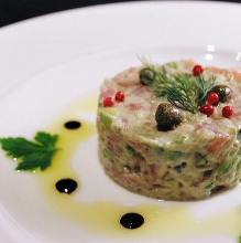 ★ﾏｸﾞﾛとｱﾎﾞｶﾄﾞのタルタル、スライスパンをそえて★