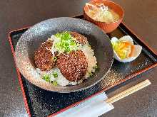 和牛入りアグーソースメンチカツ丼