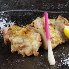 地鶏のもも炭火焼き