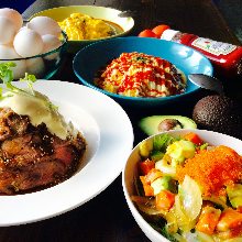 アボカドとサーモンのポキ丼