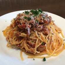 トマトソースパスタ