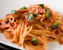 トマトソースパスタ