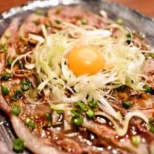 和牛炙りユッケ