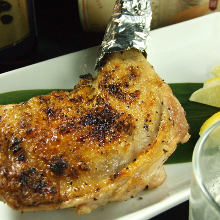 骨付き鶏もも肉のスパイス焼き