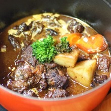 赤ワイン煮込み
