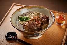 伊江島産小麦全粒粉使用生麺　　アグーソーキそば