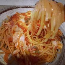 トマトソースパスタ