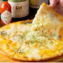 4種チーズで蕩けるクアトロフォルマッジョ 4種チーズで蕩けるクアトロフォルマッジョ