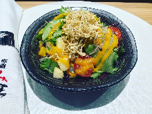 旬野菜と果実のサラダ