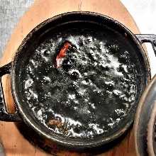 黒のアヒージョ